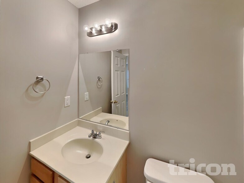 Building Photo - 217 Wild Olive Dr