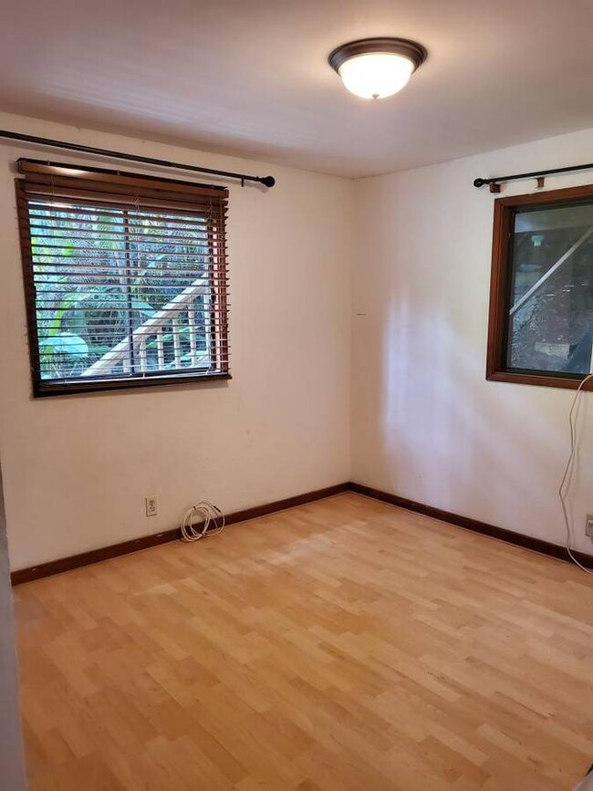 Bedroom Near Stairs - 47-334 Waihee Rd