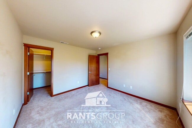 Building Photo - South Hill Puyallup Dream Neighborhood - E...