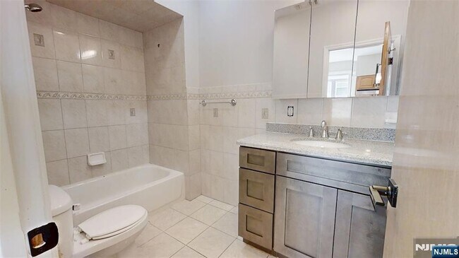 Building Photo - 11 Schuyler Ct