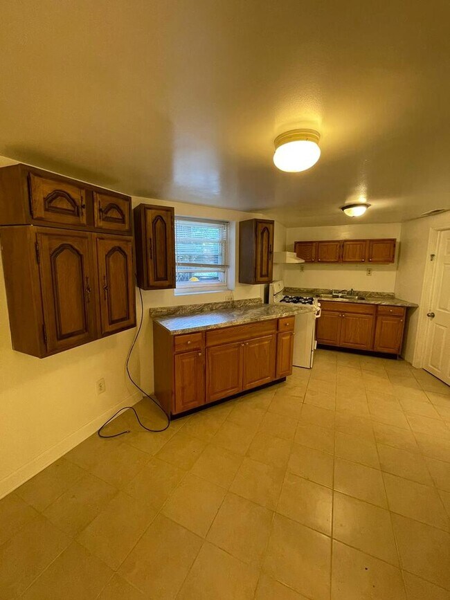 Building Photo - 5749 N Spaulding Ave