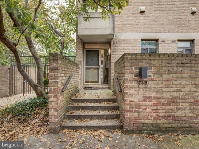 Building Photo - 1265 Delaware Ave SW