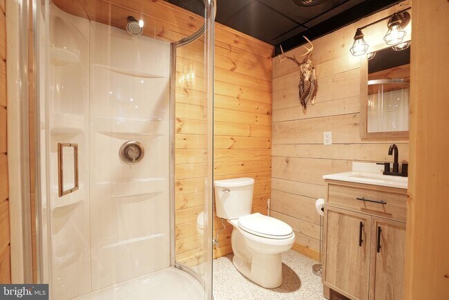 Building Photo - 371 Green Tree Dr