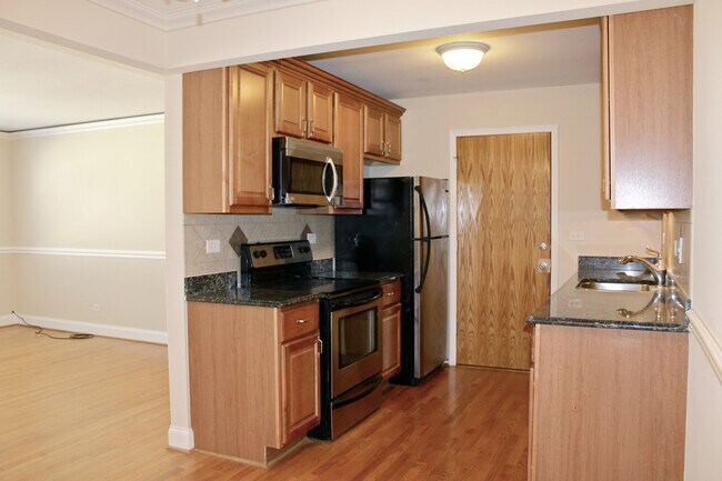 Building Photo - 5037 N East River Rd
