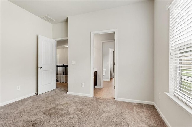 Building Photo - 256 Berkleigh Trails Dr