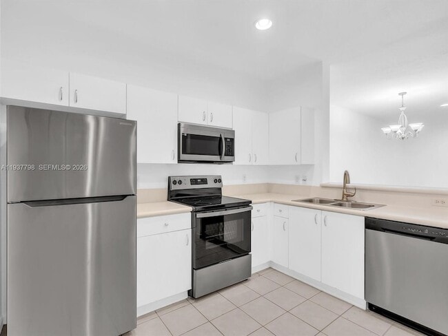 Building Photo - 3873 Tree Top Dr