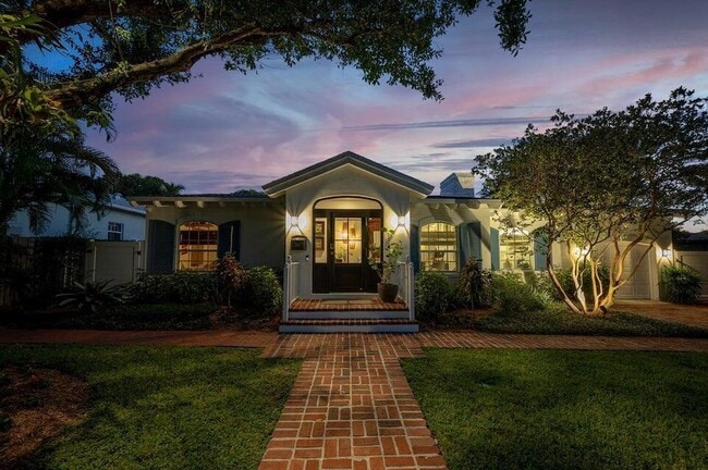 Primary Photo - 302 NW 16th St