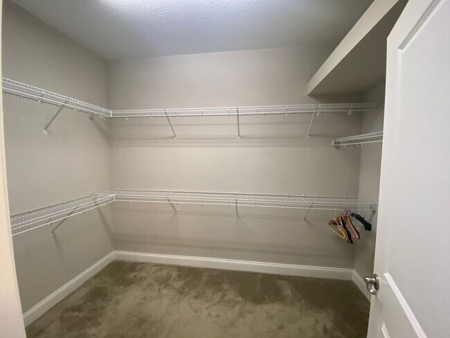Building Photo - Beautiful 3 bedroom, 2.5 bathrooms  located in The Preserve of Oviedo on the Park