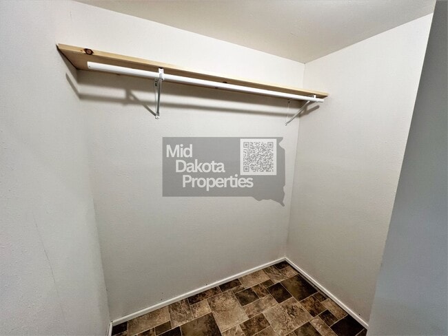 Building Photo - 404 S Minnesota- 4 Bedroom, 2 Bathroom House