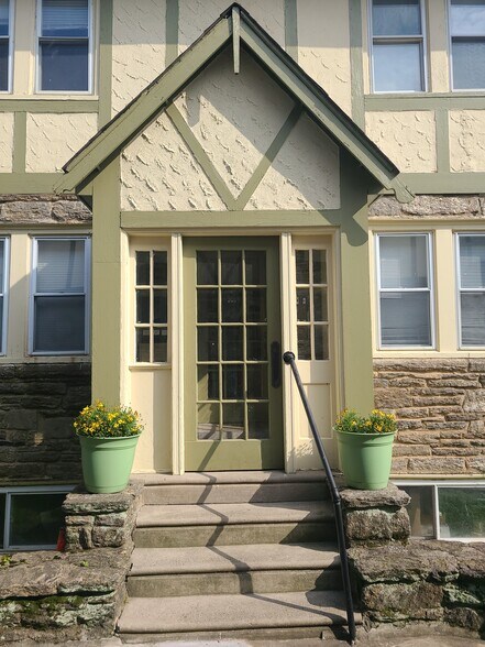 Building Photo - 6643 Blakemore St