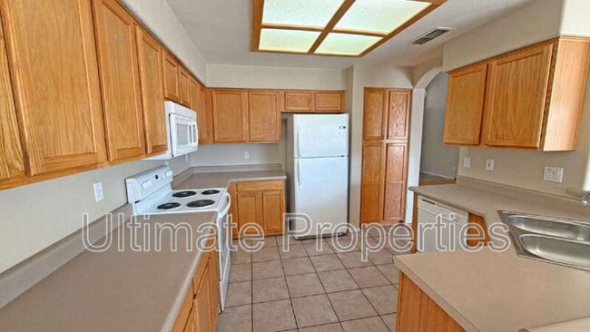 Building Photo - 8419 W Salter Dr