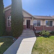 Building Photo - 5 Bed/3 Bath Townhome for Rent in Cedar Hi...