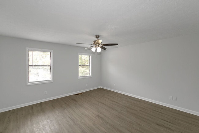 Building Photo - 1250 Della Way