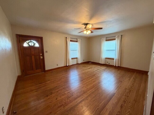 Building Photo - Charming 2 Bedroom 1 Bath house