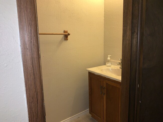 Building Photo - Beautiful 3Bd/1.5 Ba Federal Way Home.