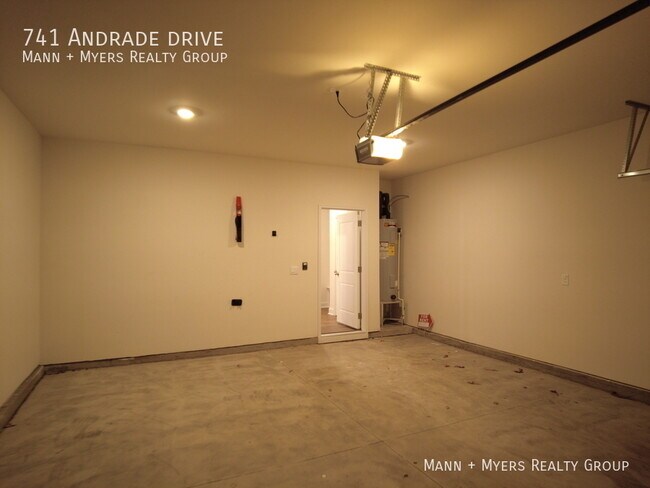 Building Photo - 741 Andrade Dr