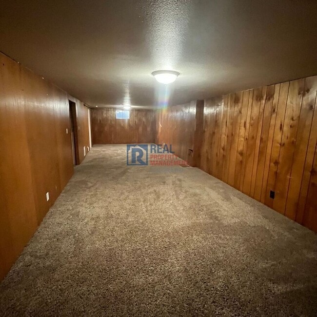 Building Photo - 2013 W Lake St