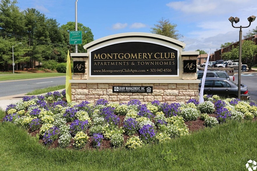Primary Photo - Montgomery Club Apartments*