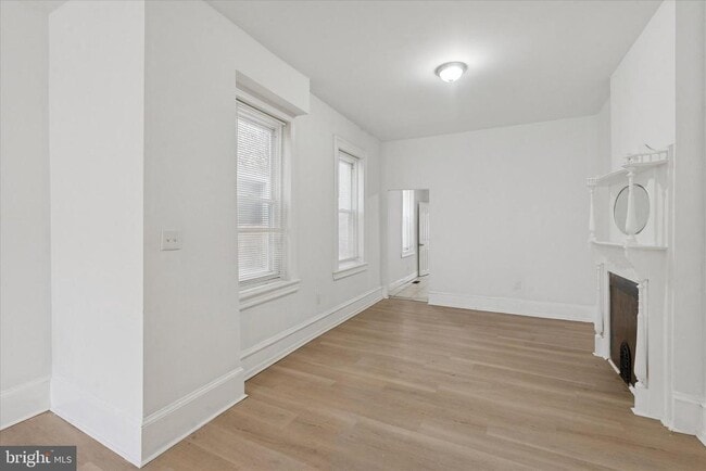 Building Photo - 2054 W Glenwood Ave