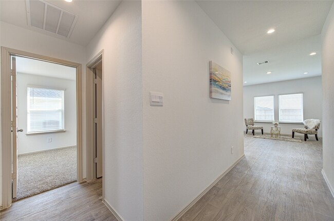 Building Photo - 1806 Laguna Wy