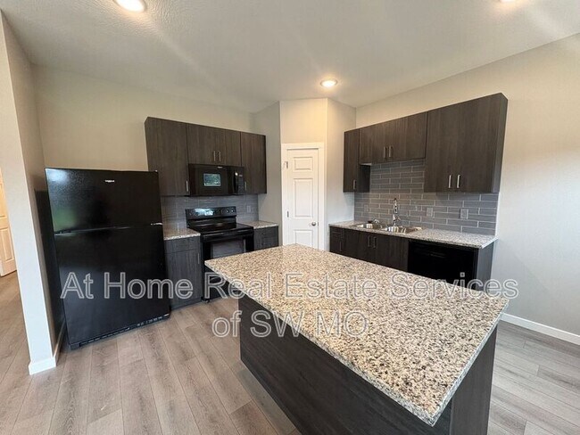 Building Photo - 4930 W Minota St