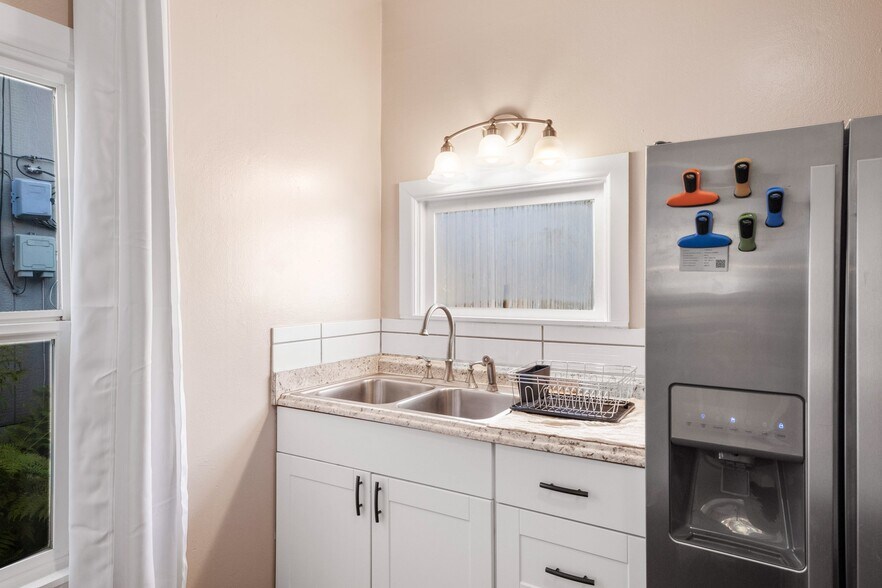 Building Photo - 4116 S Thompson Ave