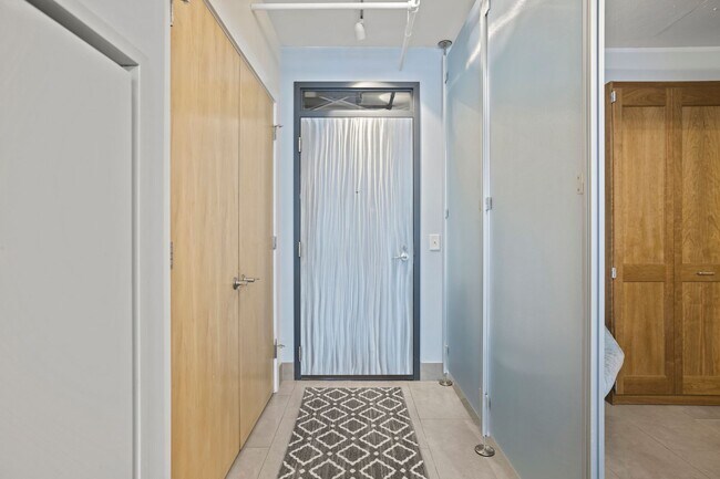 Building Photo - Logan Circle Condo