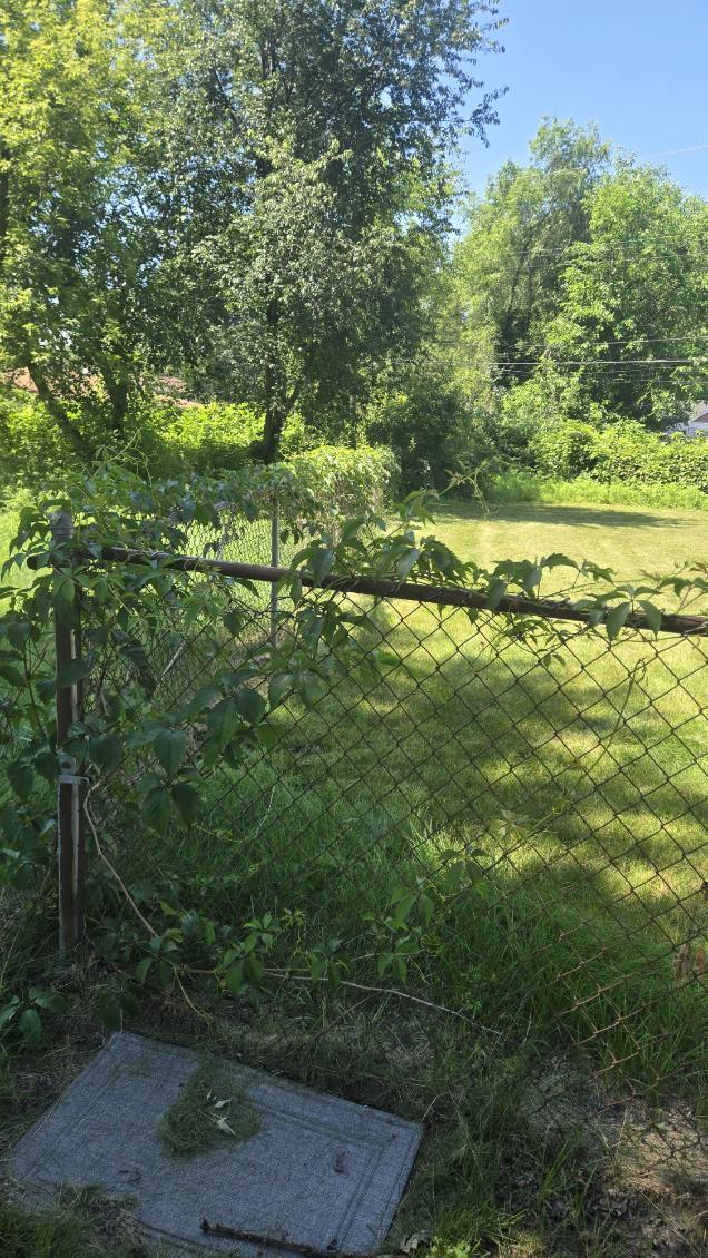 Building Photo - Beautiful home with fenced in backyard