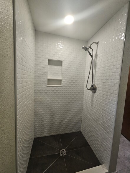 Master shower - 19845 NE 133rd St