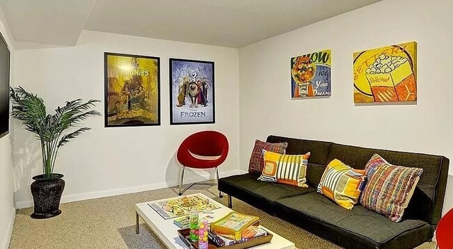 Building Photo - Beautiful, recently remodeled 4 bedroom, 3...