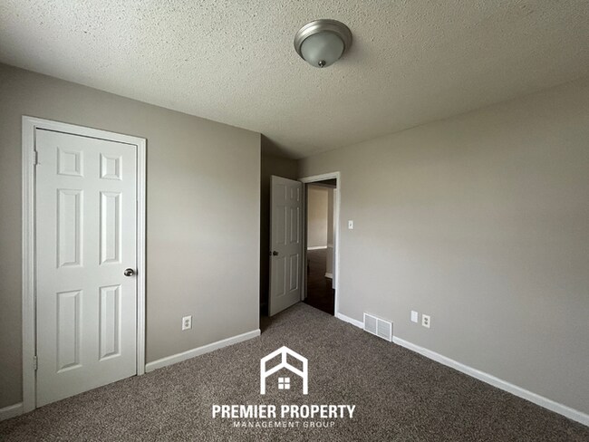 Building Photo - Charming 3BR/2BA Home in 38125 | Vaulted Ceilings, Built-ins & 2-Car Garage