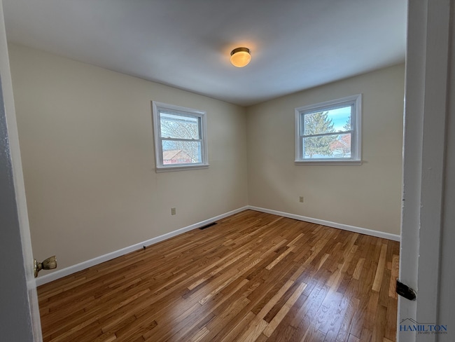 Building Photo - 4332 E Lake Rd