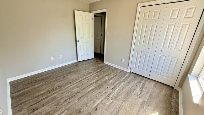 Building Photo - 2531 Clovis Rd SW