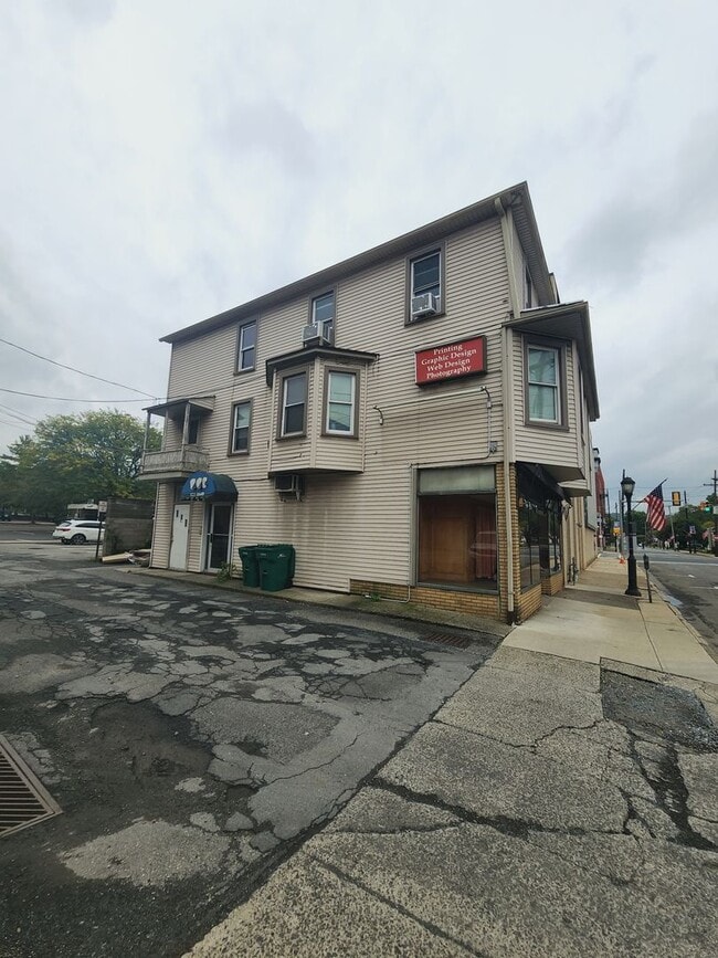 Building Photo - 118-120 S. Courtland St