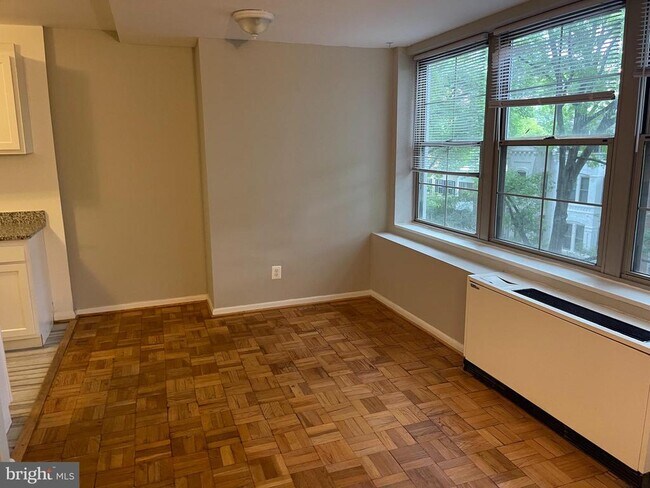 Building Photo - 940 25th St NW