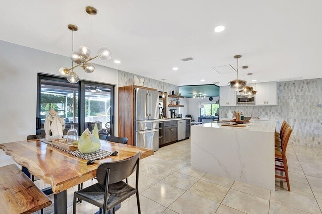 Building Photo - 932 Evergreen Dr