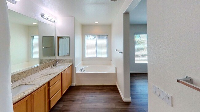 Building Photo - Spacious 4 Bedroom 3 Full Bathroom Home in...