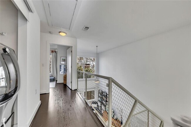 Building Photo - 1213 Van Allen Mews NW