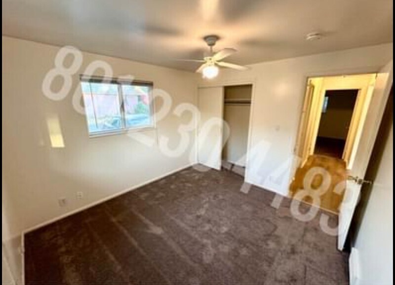 Building Photo - 858 Yale Ave S