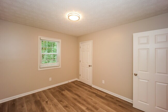 Building Photo - 233 Northbridge Dr