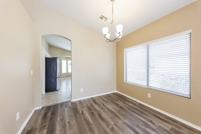 Building Photo - 15538 W Lisbon Ln