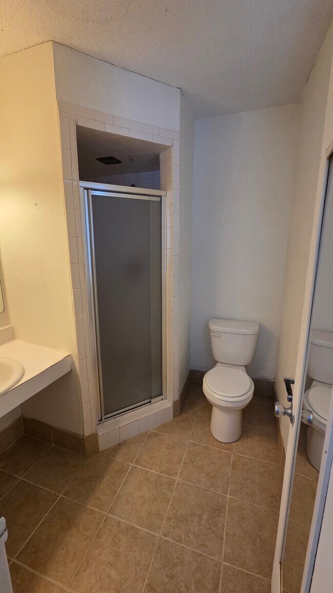 Building Photo - 2337 Champion Ct