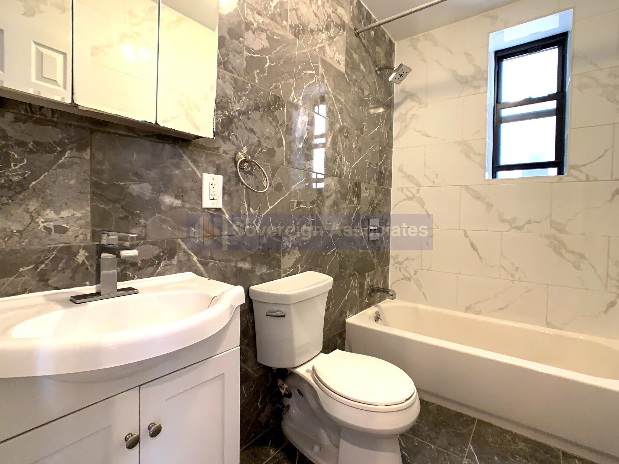 Building Photo - 184 Nagle Ave