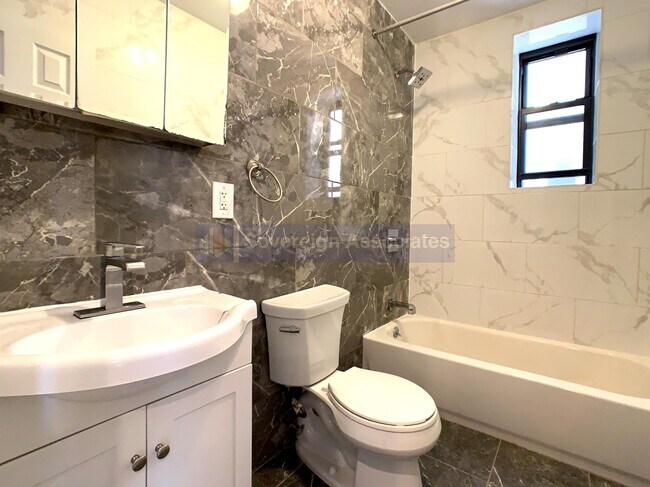 Building Photo - 184 Nagle Ave