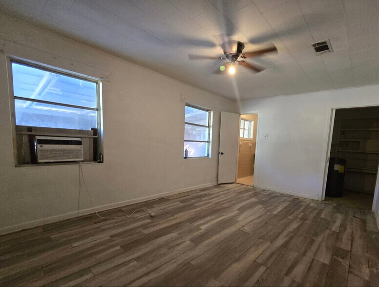 Building Photo - 8010 SE US Hwy 301