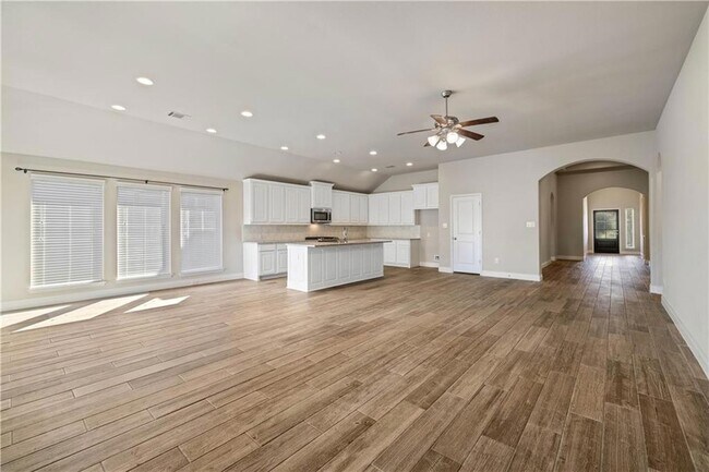 Building Photo - 421 Inspiration Dr