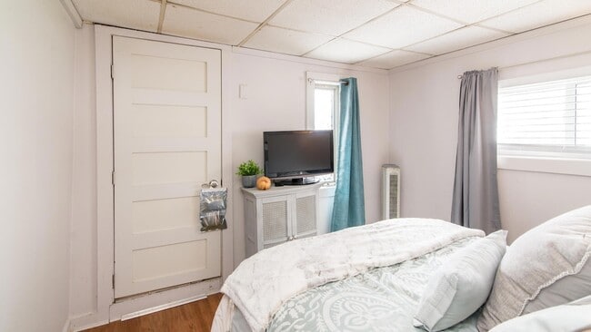 Building Photo - 11291 E Shore Dr