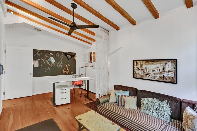 Building Photo - 1613 SW 5th Ct