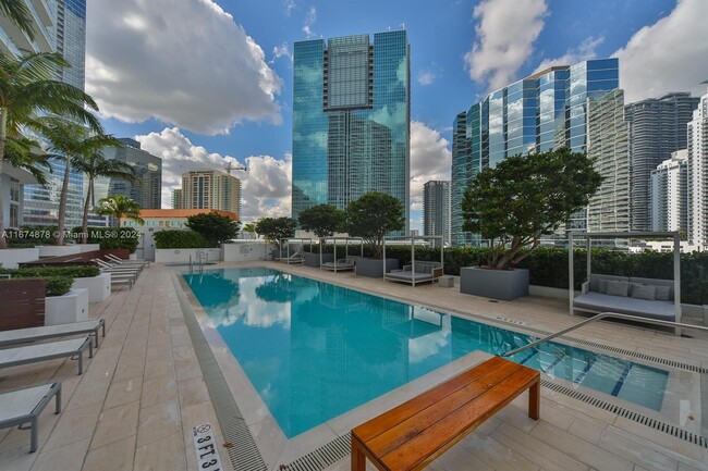 Building Photo - 1300 Brickell Bay Dr