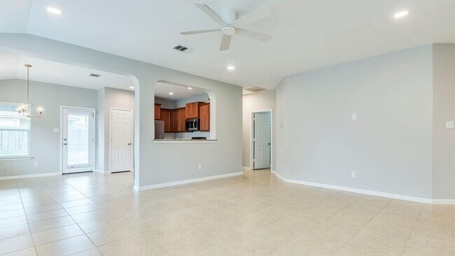Building Photo - 141 Linden Ln